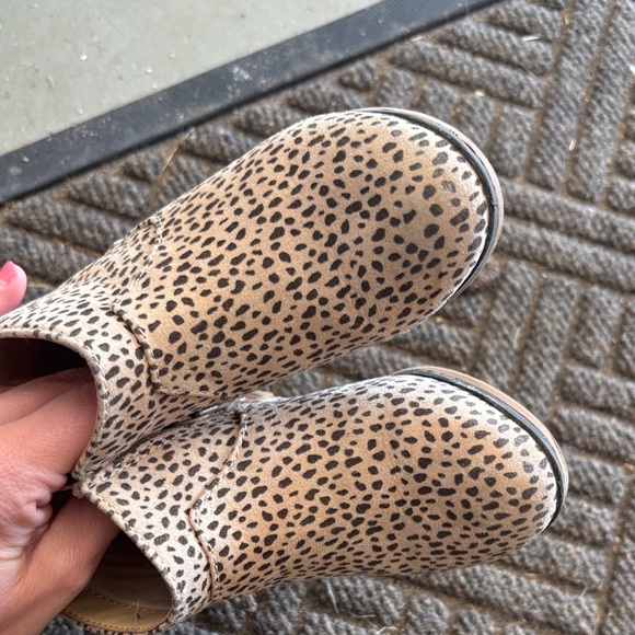 Cat & Jack Tan Leopard Print Kids Boots - Picture 3 of 9